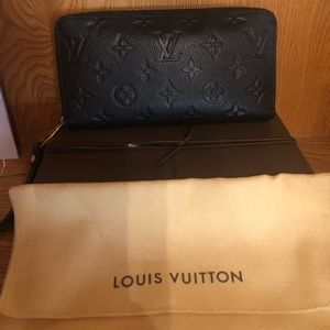 Louis Vuitton noir wallet